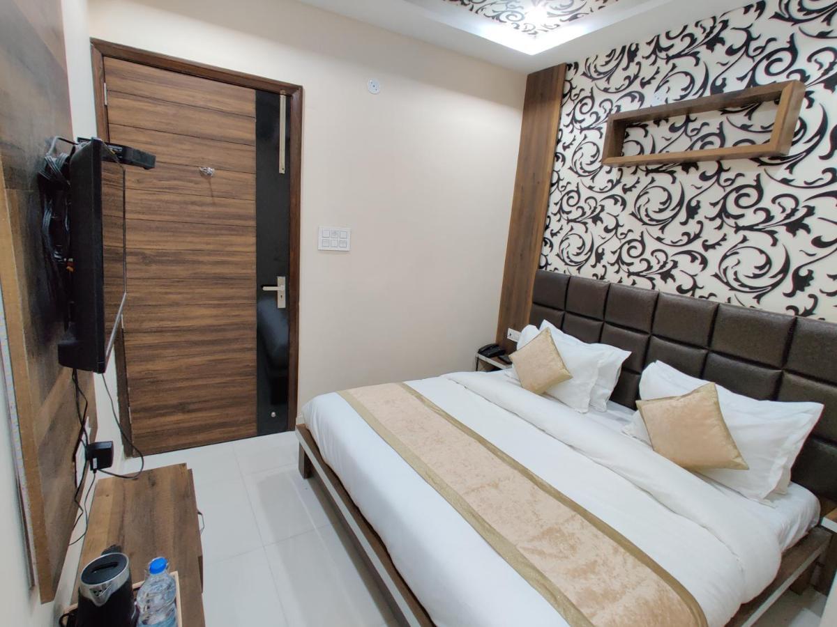 Guntas Residency Hotel Амритсар Екстериор снимка