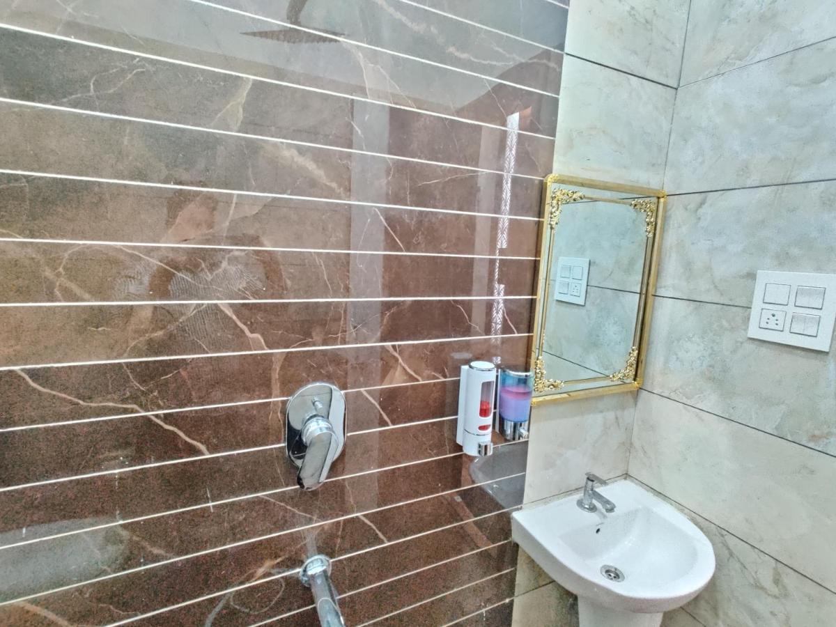 Guntas Residency Hotel Амритсар Екстериор снимка