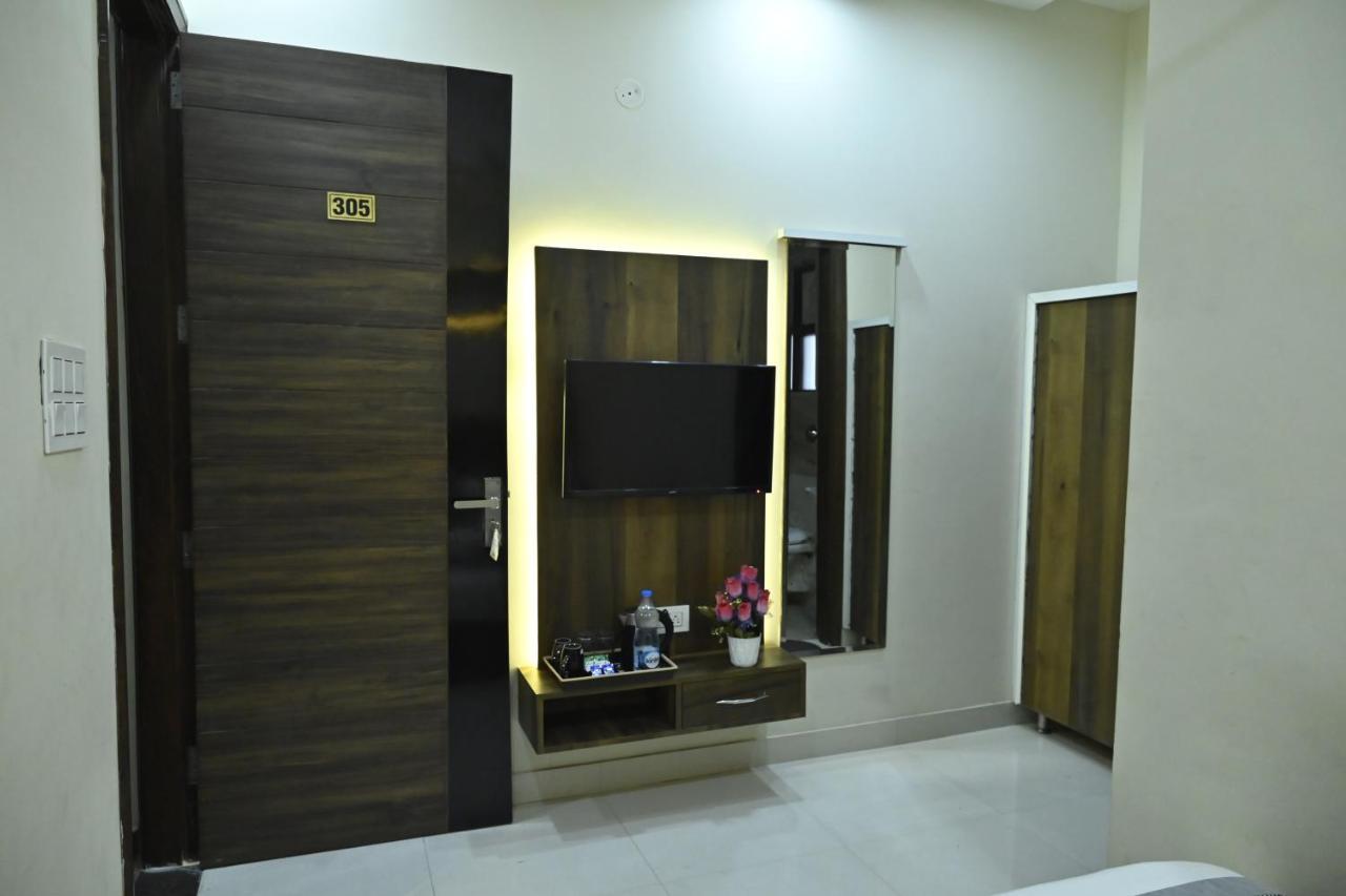 Guntas Residency Hotel Амритсар Екстериор снимка