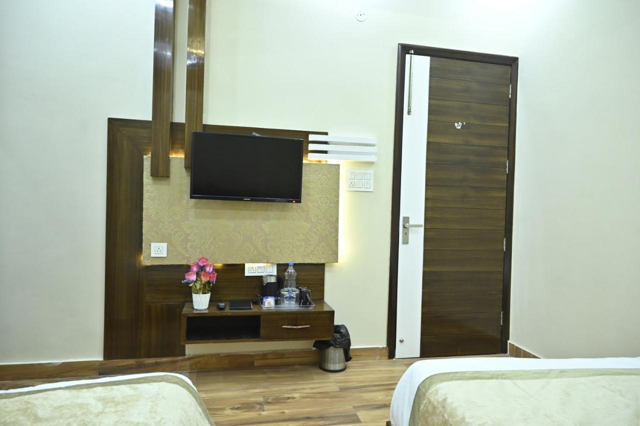 Guntas Residency Hotel Амритсар Екстериор снимка