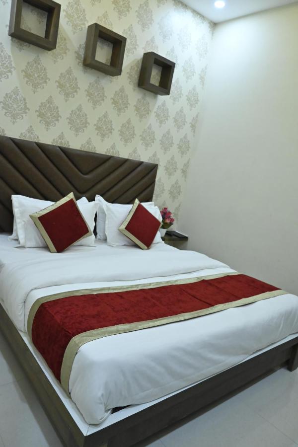 Guntas Residency Hotel Амритсар Екстериор снимка