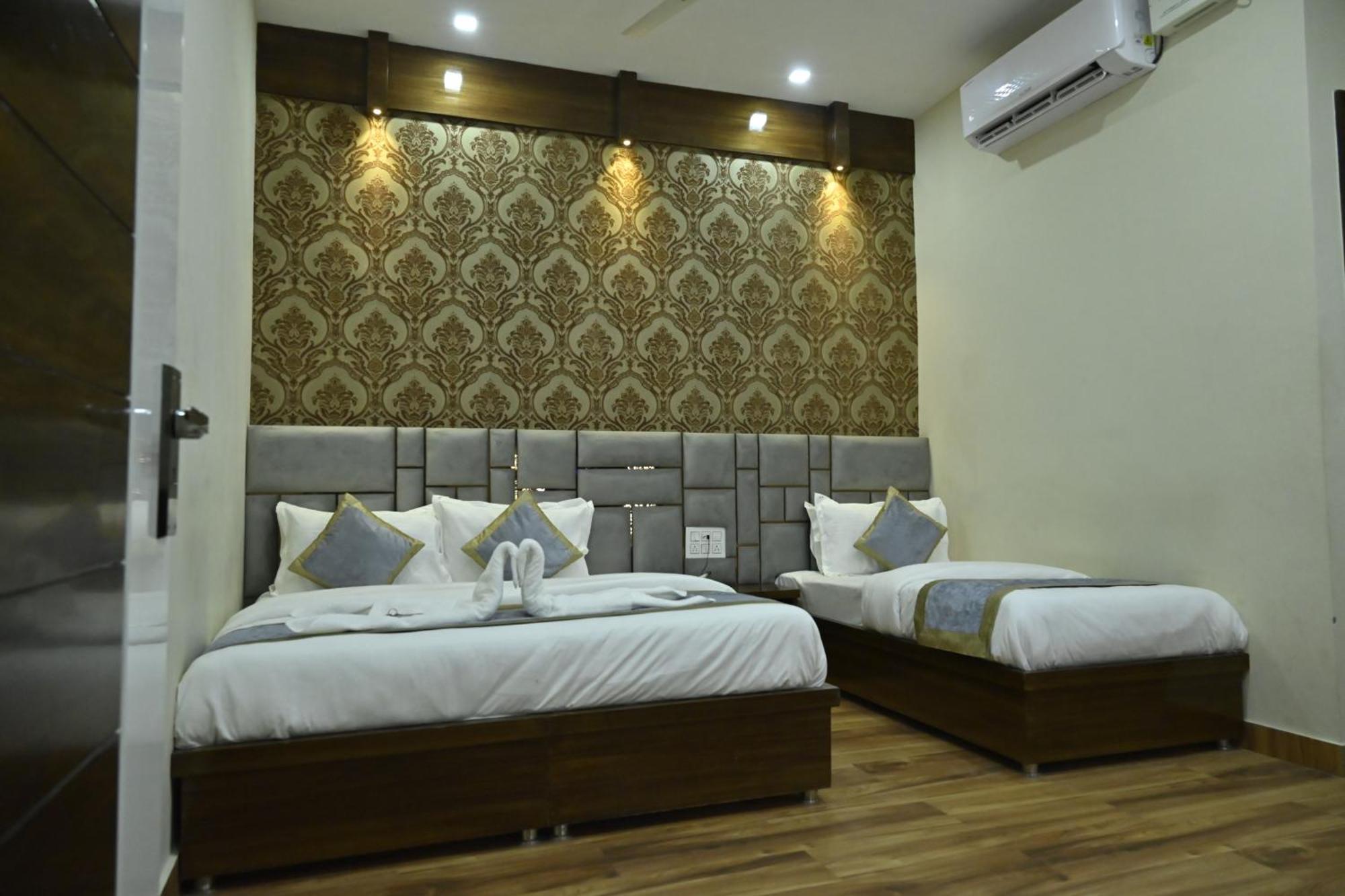 Guntas Residency Hotel Амритсар Екстериор снимка